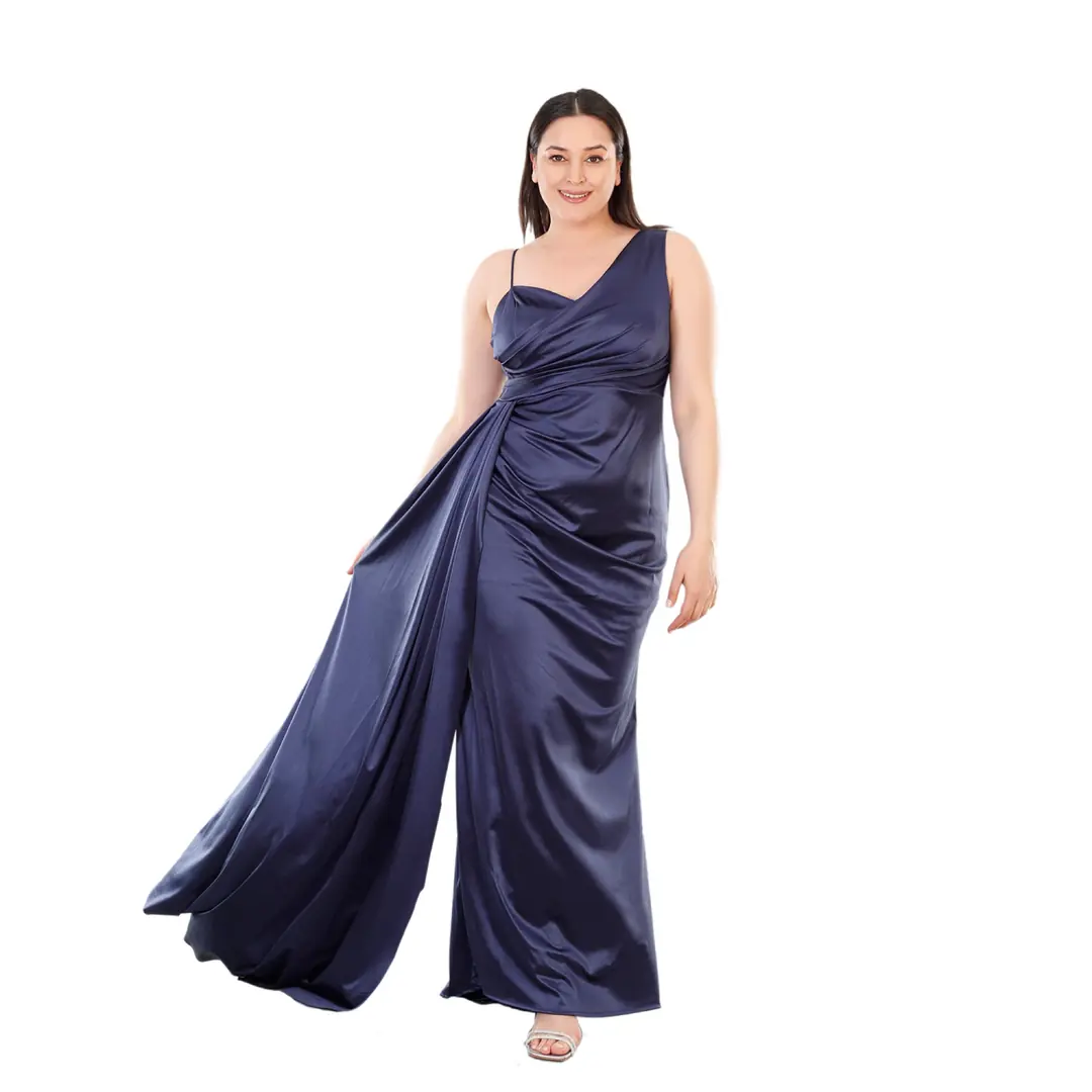 Satin-Abendkleid in großen Größen mit Trägern und Plissee