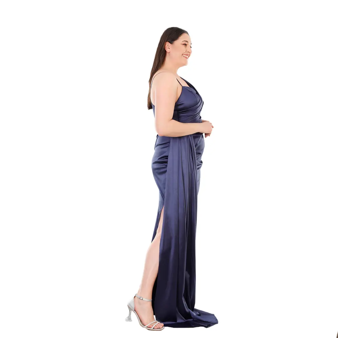 Satin-Abendkleid in großen Größen mit Trägern und Plissee 4
