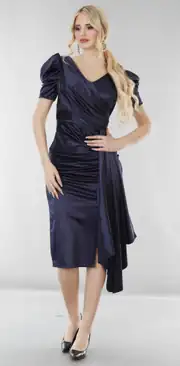 Midi-Abendkleid aus Satin mit V-Ausschnitt und Bindegürtel 5